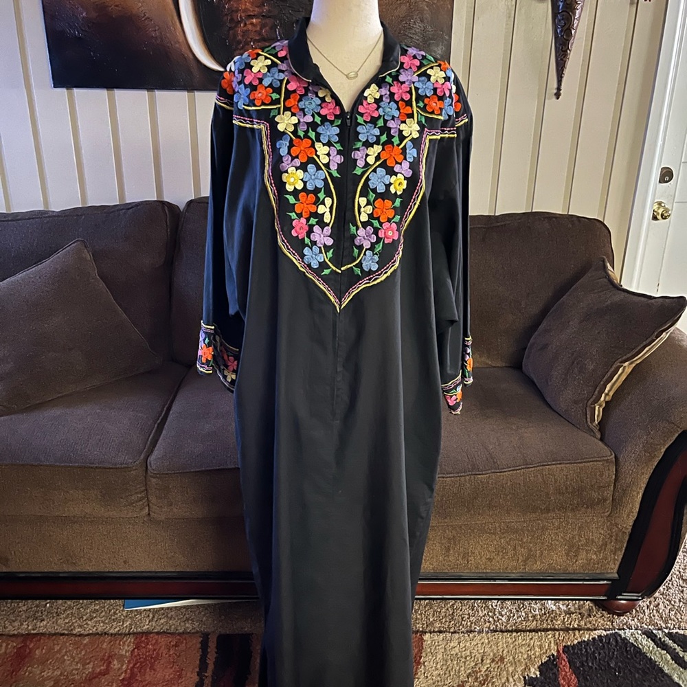 Ramona Rull” Kaftan Lounge Dress~Size Medium - Picture 3 of 15